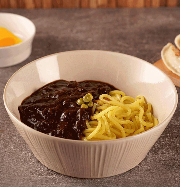 korean black bean noodle in a bowl 짜장면 밀키트